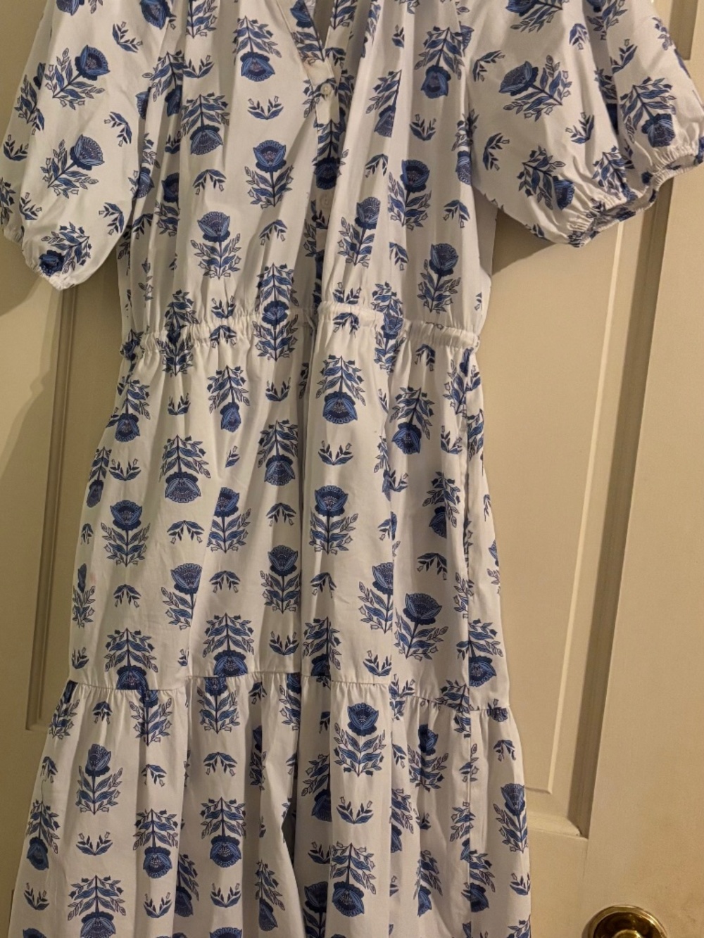 UNTUCKit for Her dress White with blue floral Size XL